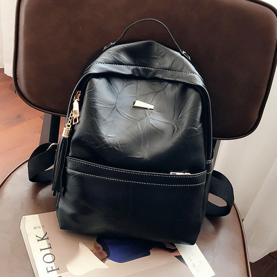 Öko bőrből készült női hátizsák bojttal, három színben