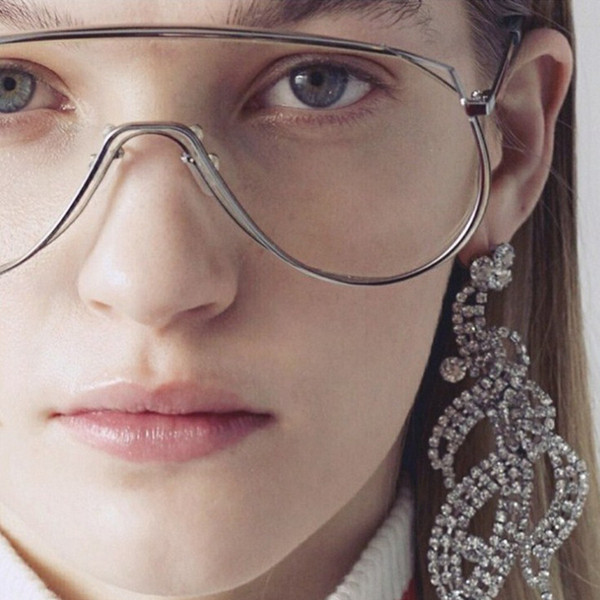 Νέο μοντέλο γυναικεία γυαλιά ηλίου με μη τυποποιημένο πλαίσιο σε διάφορα χρώματα