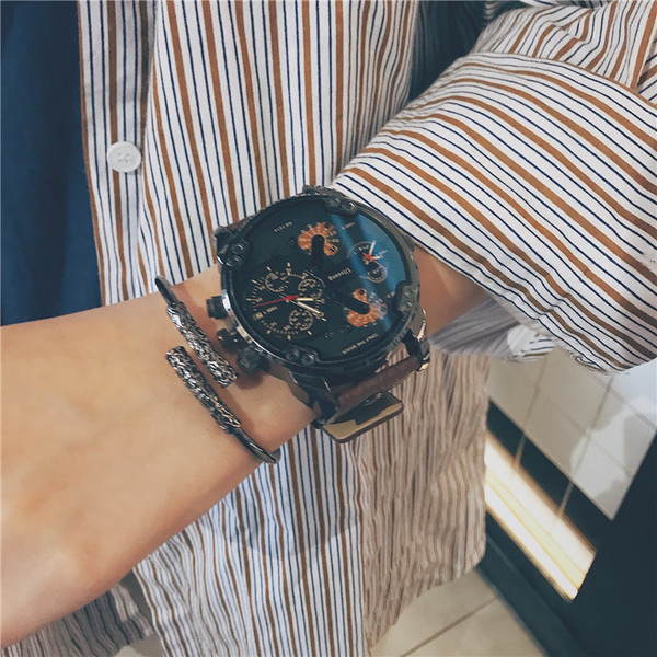 Ceas barbatesc cu curea din piele ecologica in negru si maro