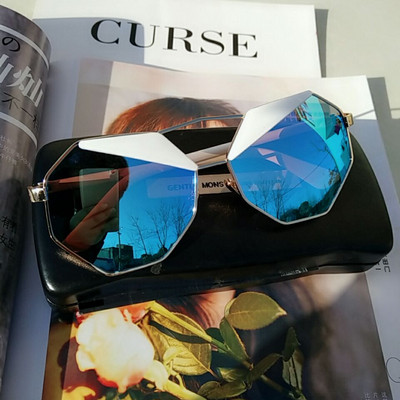 Stílusos női napszemüveg tükrös üveggel több színben