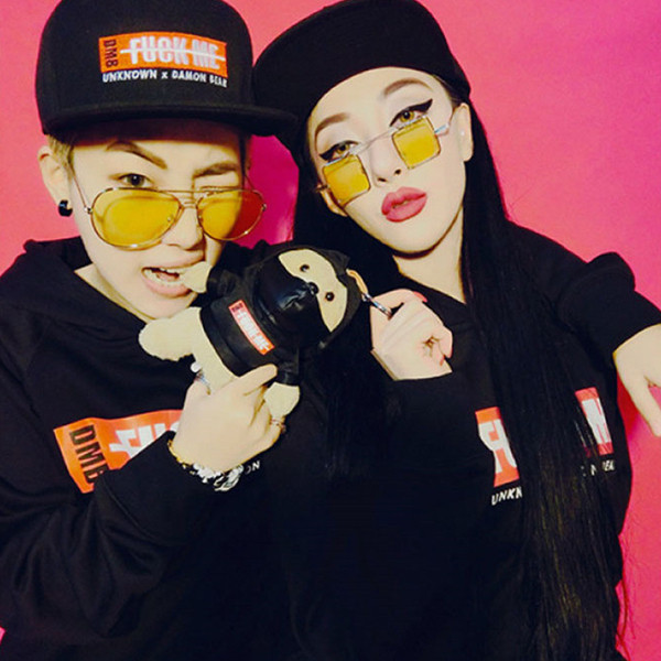 Nem szabványos női szemüveg színes lencsékkel