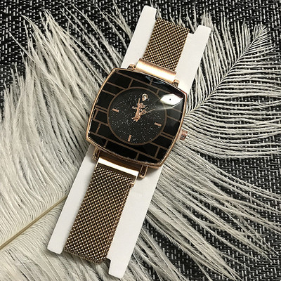 Modern női karóra négyzet alakú, többféle színben