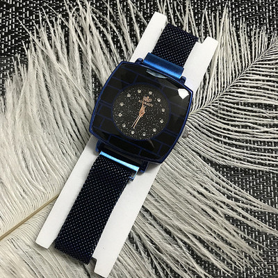 Modern női karóra négyzet alakú, többféle színben