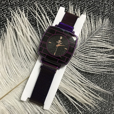 Modern női karóra négyzet alakú, többféle színben