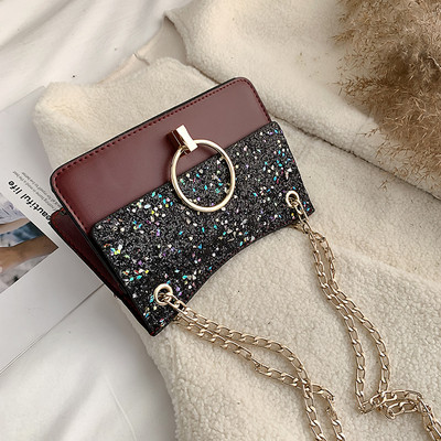 Κομψή γυναικεία τσάντα με μεταλλική αλυσίδα σε τέσσερα χρώματα