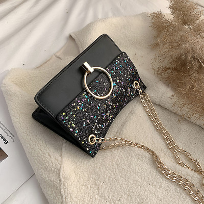 Κομψή γυναικεία τσάντα με μεταλλική αλυσίδα σε τέσσερα χρώματα