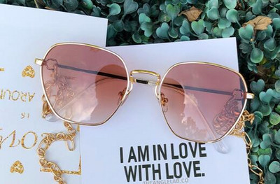 Ochelari moderni de dama cu lant in mai multe culori