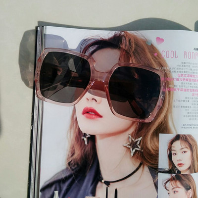 Μοντέρνα γυναικεία γυαλιά ηλίου σε διάφορα χρώματα