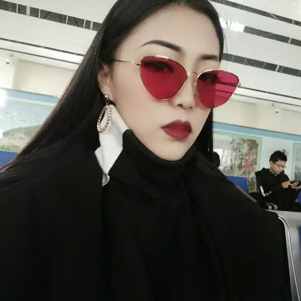 Modern női napszemüveg retro modell több színben