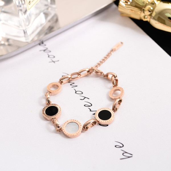 Κομψό γυναικείο βραχιόλι σε ασημί και χρυσό χρώμα