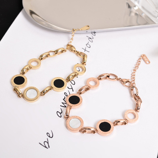 Κομψό γυναικείο βραχιόλι σε ασημί και χρυσό χρώμα