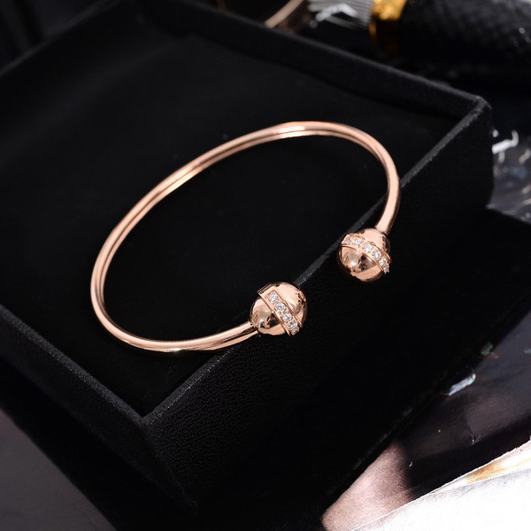 Γυναικείο βραχιόλι σε χρυσό χρώμα