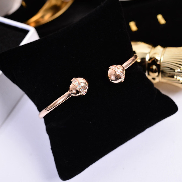 Γυναικείο βραχιόλι σε χρυσό χρώμα