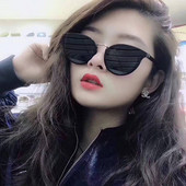 Μοντέρνα γυναικεία γυαλιά ηλίου σε διάφορα χρώματα