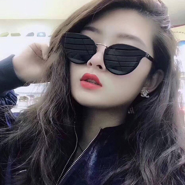 Μοντέρνα γυναικεία γυαλιά ηλίου σε διάφορα χρώματα