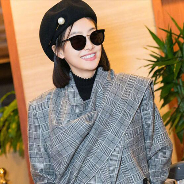 Μοντέρνα γυναικεία γυαλιά ηλίου σε διάφορα χρώματα