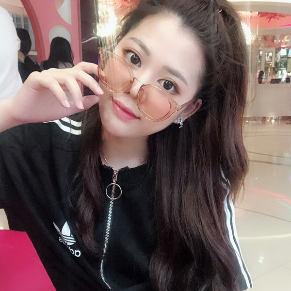 Μοντέρνα γυναικεία γυαλιά ηλίου σε διάφορα χρώματα