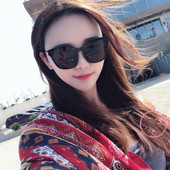 Stílusos női napszemüveg több színben