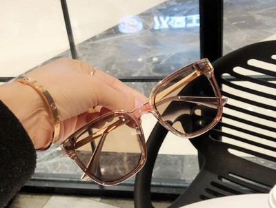 Stílusos női napszemüveg több színben