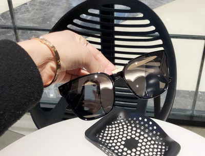 Stílusos női napszemüveg több színben