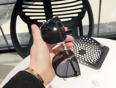 Stílusos női napszemüveg több színben