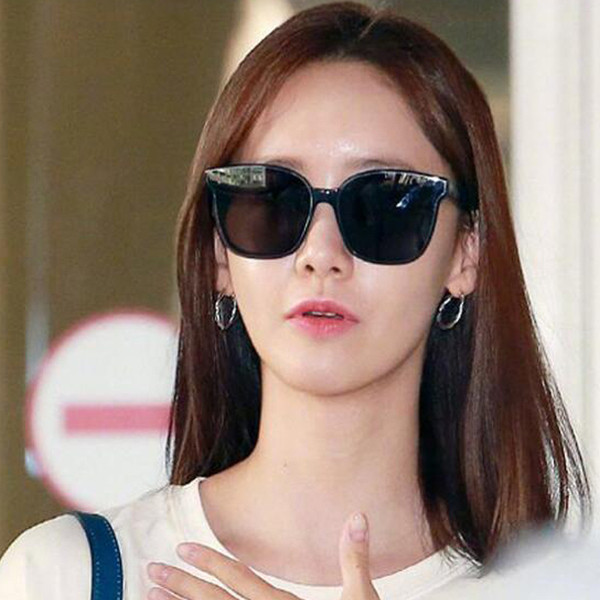 Stílusos női napszemüveg több színben