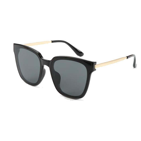 Stílusos női napszemüveg több színben