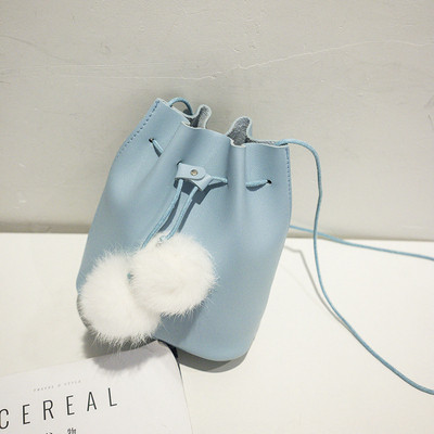 Γυναικεία τσάντα με μακριά λαβή σε δύο χρώματα