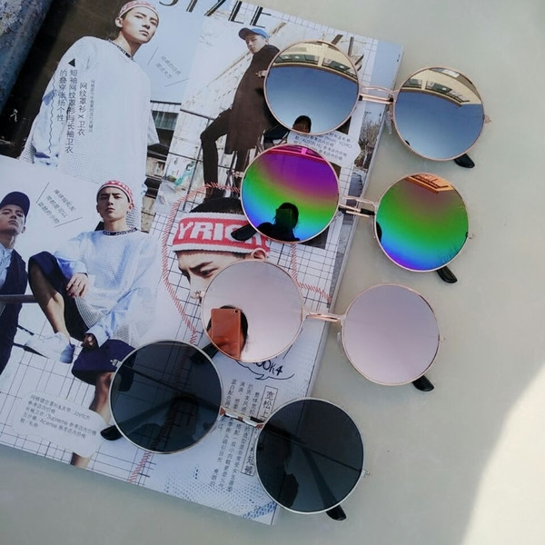 Aktuális napszemüveg kerek formában férfiaknak és nőknek