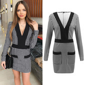 Stílusos női ruha V-nyakkal és zsebekkel több színben