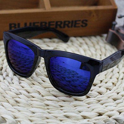 Μοντέρνα  γυαλιά ηλίου για άνδρες και γυναίκες σε διάφορα χρώματα