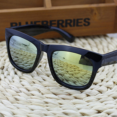 Μοντέρνα  γυαλιά ηλίου για άνδρες και γυναίκες σε διάφορα χρώματα