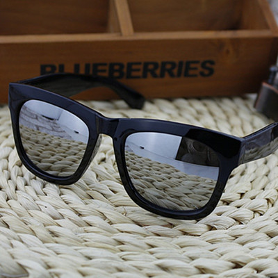 Μοντέρνα  γυαλιά ηλίου για άνδρες και γυναίκες σε διάφορα χρώματα