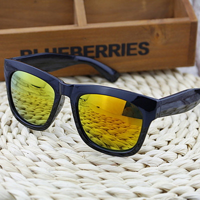 Μοντέρνα  γυαλιά ηλίου για άνδρες και γυναίκες σε διάφορα χρώματα