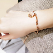 Finom női karkötő, arany színű medálokkal