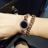 Elegáns női karkötő fekete kővel és arany színű feliratokkal