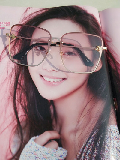 Μοντέρνα γυναικεία γυαλιά ηλίου σε διάφορα χρώματα