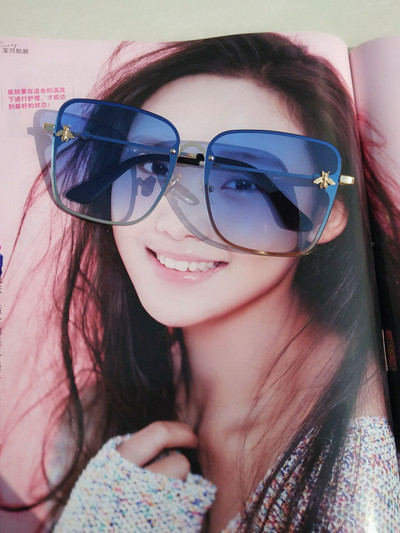 Μοντέρνα γυναικεία γυαλιά ηλίου σε διάφορα χρώματα