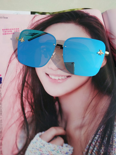 Μοντέρνα γυναικεία γυαλιά ηλίου σε διάφορα χρώματα