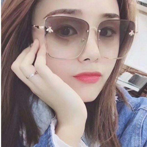 Μοντέρνα γυναικεία γυαλιά ηλίου σε διάφορα χρώματα