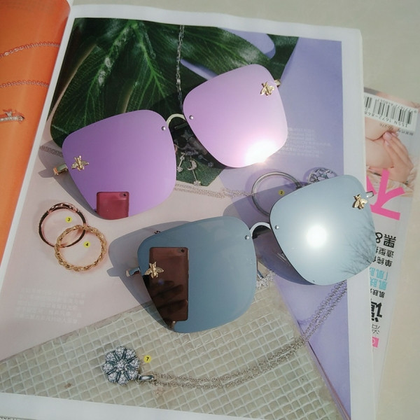 Μοντέρνα γυναικεία γυαλιά ηλίου σε διάφορα χρώματα