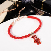 Γυναικείο βραχιόλι με κόκκινο χρώμα με κρεμαστό κόσμημα - δύο μοντέλα