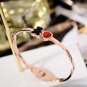 Μοντέρνο γυναικείο βραχιόλισε χρυσό χρώμα