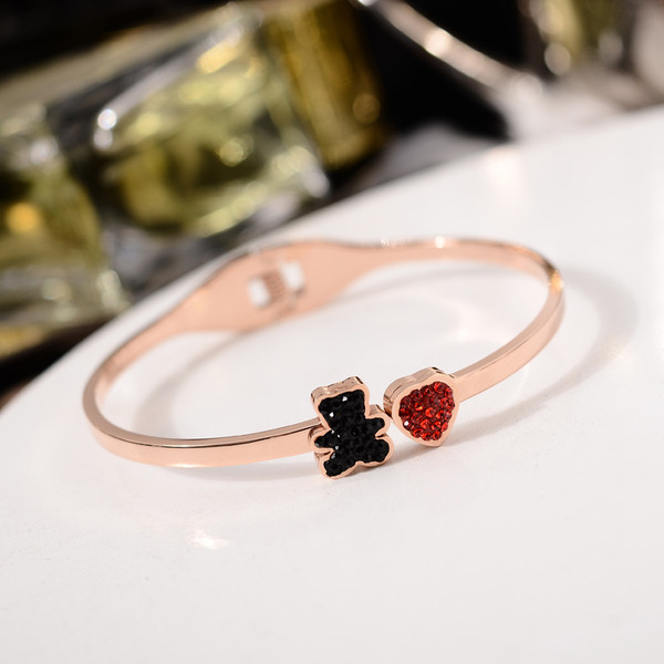 Μοντέρνο γυναικείο βραχιόλισε χρυσό χρώμα