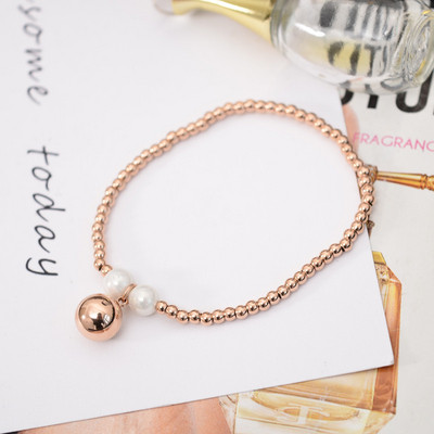 Stílusos női karkötő arany színű gyöngyökkel