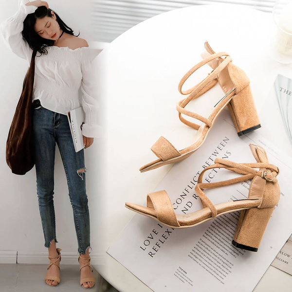 Γυναικεία κομψά μοντέρνα σανδάλια σε διάφορα χρώματα