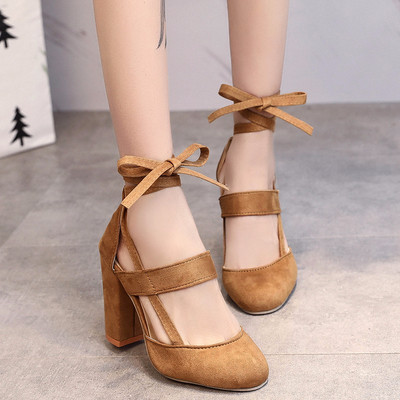 Stílusos női magas sarkú cipők különböző színekben