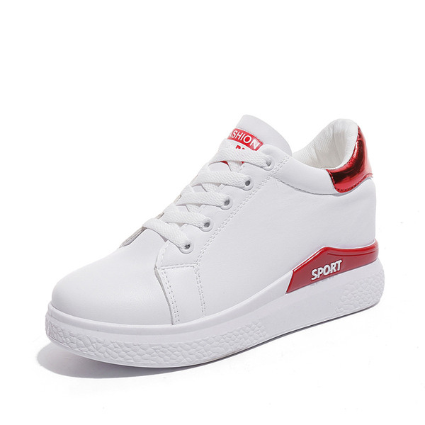 Γυναικεία αθλητικά παπούτσια σε λευκό χρώμα