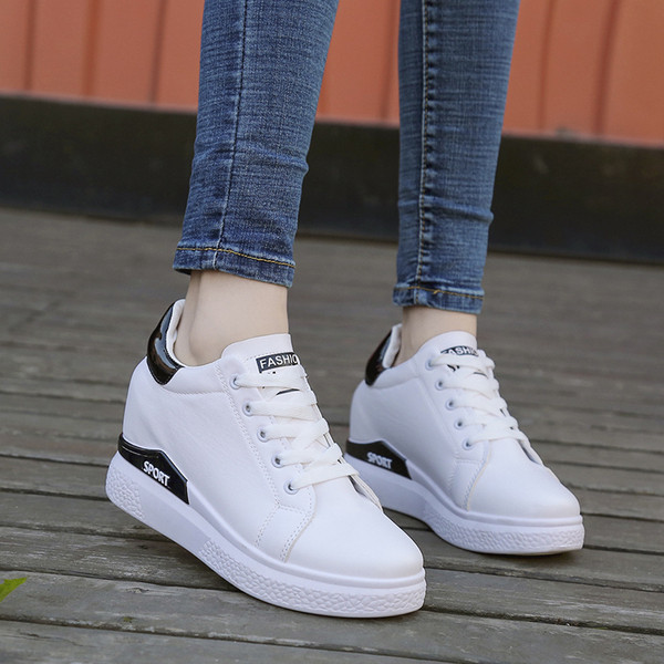 Γυναικεία αθλητικά παπούτσια σε λευκό χρώμα