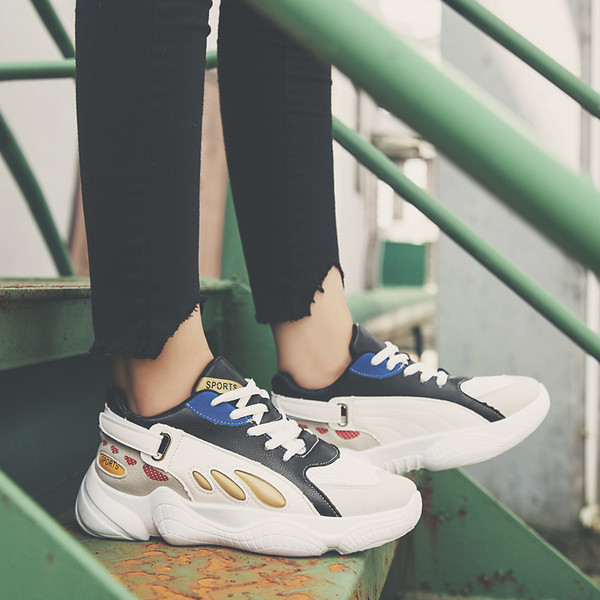 Aktuális női tornacipő három színben